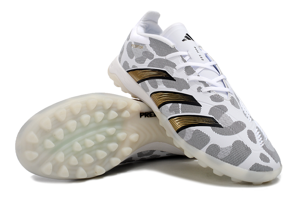 Adidas Astro - حذاء اديداس ترتان